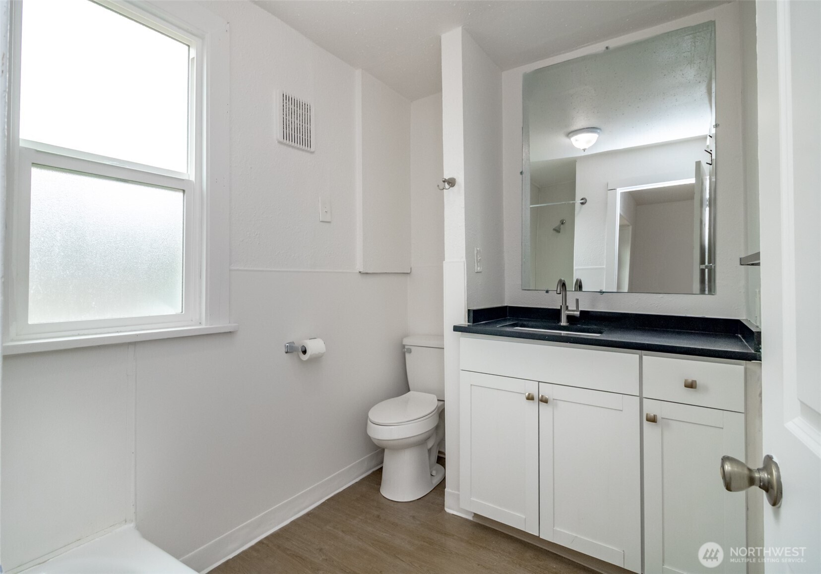 14402 56th Avenue South, Unit B Tukwila, WA 98168 - Photo 22 of 29