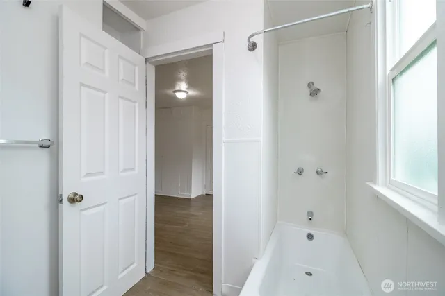 $1,400 | 14402 56th Avenue South, Unit B, Tukwila, WA 98168