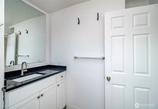 $1,400 | 14402 56th Avenue South, Unit B, Tukwila, WA 98168