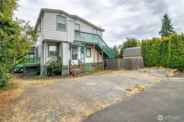 $1,400 | 14402 56th Avenue South, Unit B, Tukwila, WA 98168