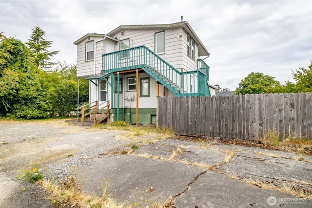 $1,400 | 14402 56th Avenue South, Unit B, Tukwila, WA 98168