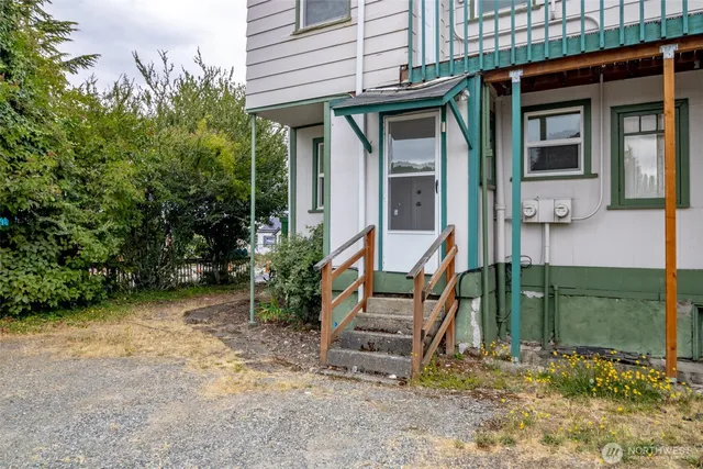 $1,400 | 14402 56th Avenue South, Unit B, Tukwila, WA 98168