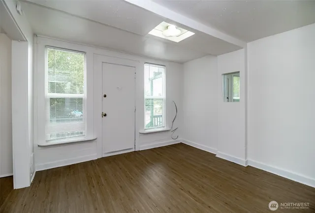 $1,400 | 14402 56th Avenue South, Unit B, Tukwila, WA 98168