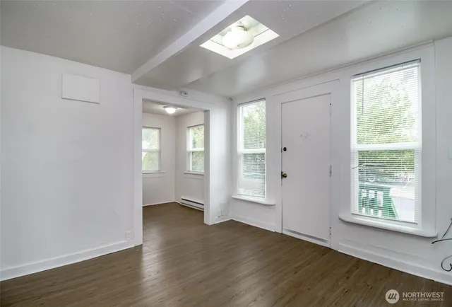 $1,400 | 14402 56th Avenue South, Unit B, Tukwila, WA 98168