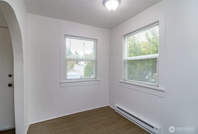 $1,400 | 14402 56th Avenue South, Unit B, Tukwila, WA 98168