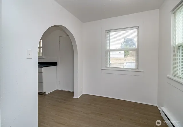 $1,400 | 14402 56th Avenue South, Unit B, Tukwila, WA 98168