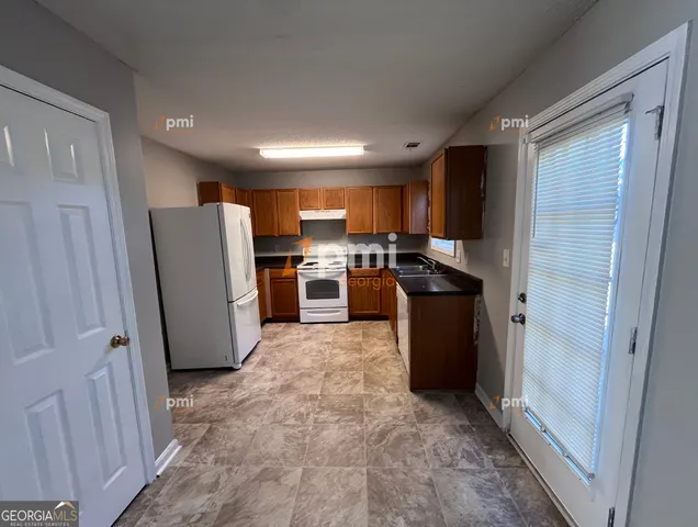 $1,595 | 2015 Ivy Lane, Union City, GA 30291