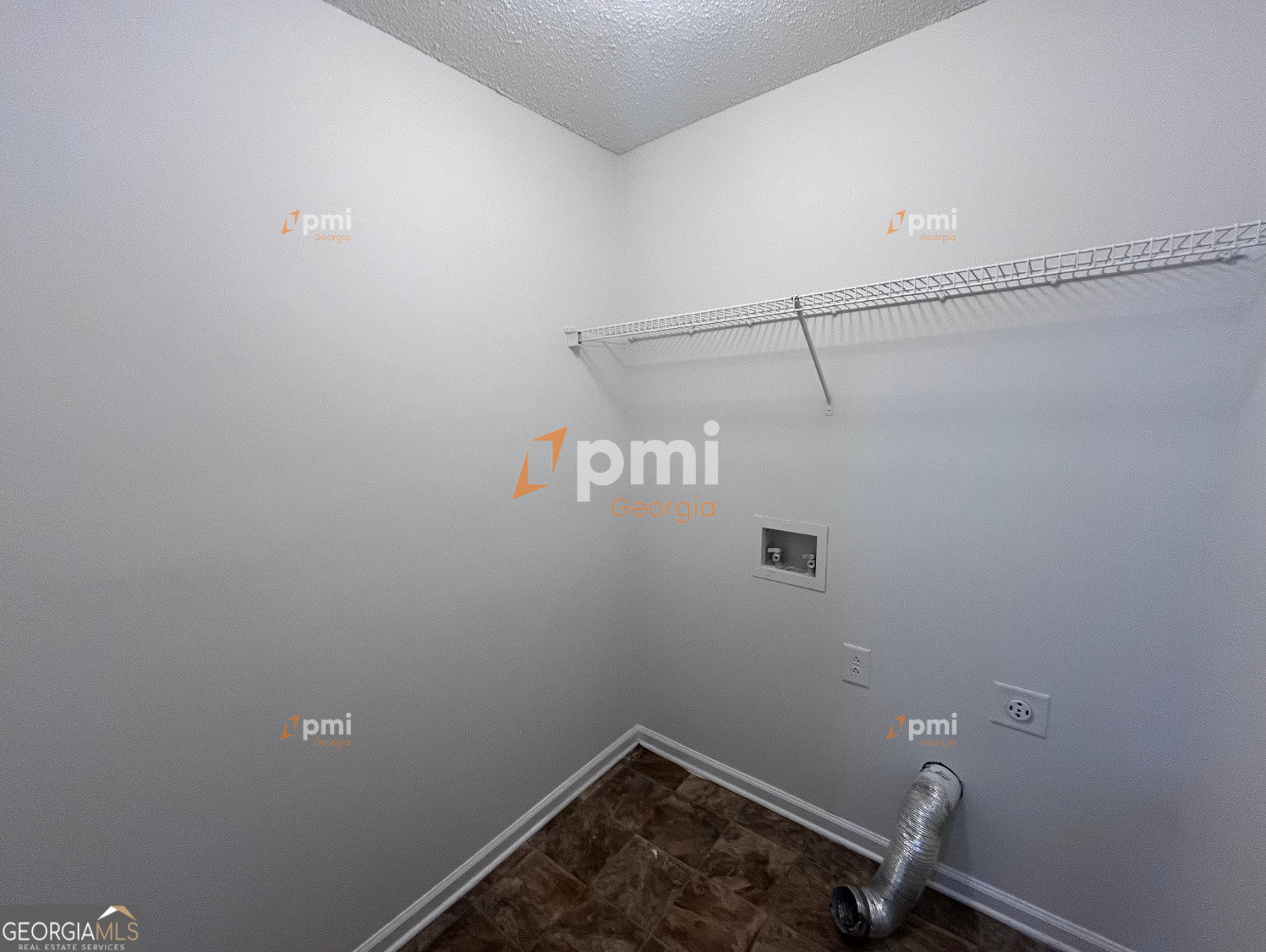 2015 Ivy Lane Union City, GA 30291 - Photo 8 of 18 a bathroom with a window