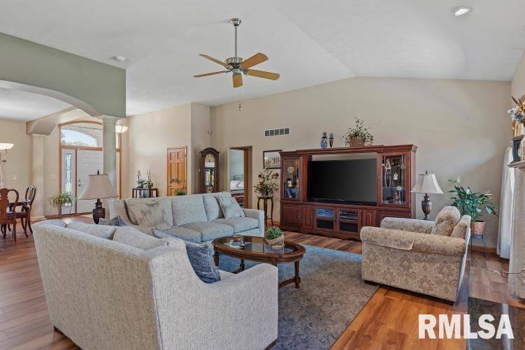 4377 Old Salem Lane Springfield, IL 62711 - Photo 14 of 46