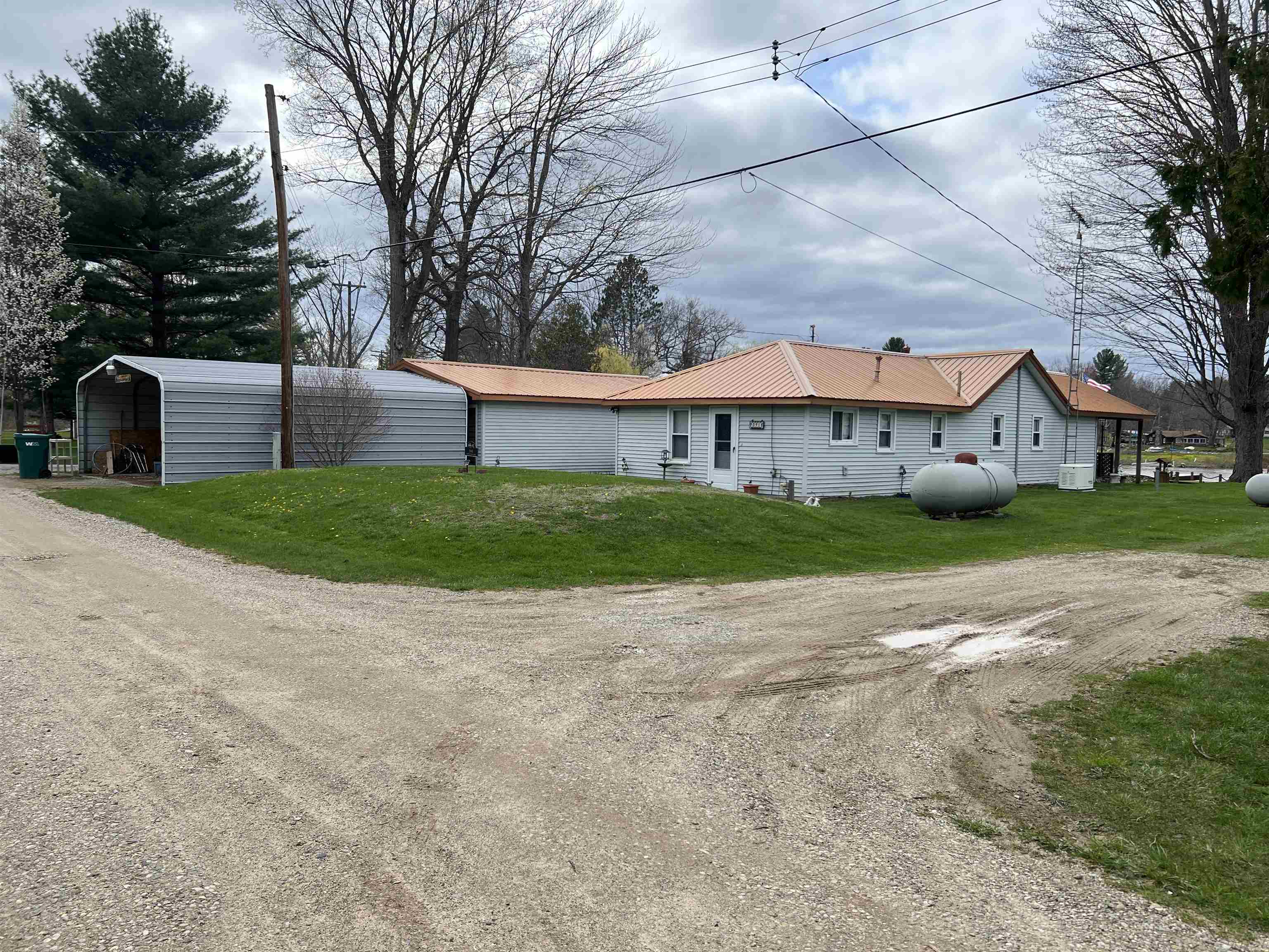 591 East Sun Oil Road Gladwin, MI 48624 - Photo 5 of 57 Gallery Image 5