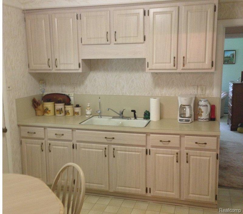 120 Chilson Road Howell, MI 48843 - Photo 3 of 8 1kitchen1.jpg