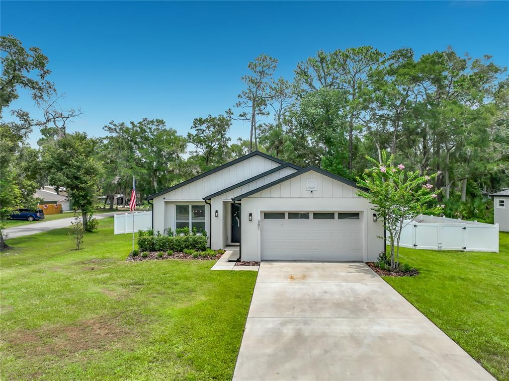 301 4th Street Geneva, FL 32732 - Photo 2 of 39