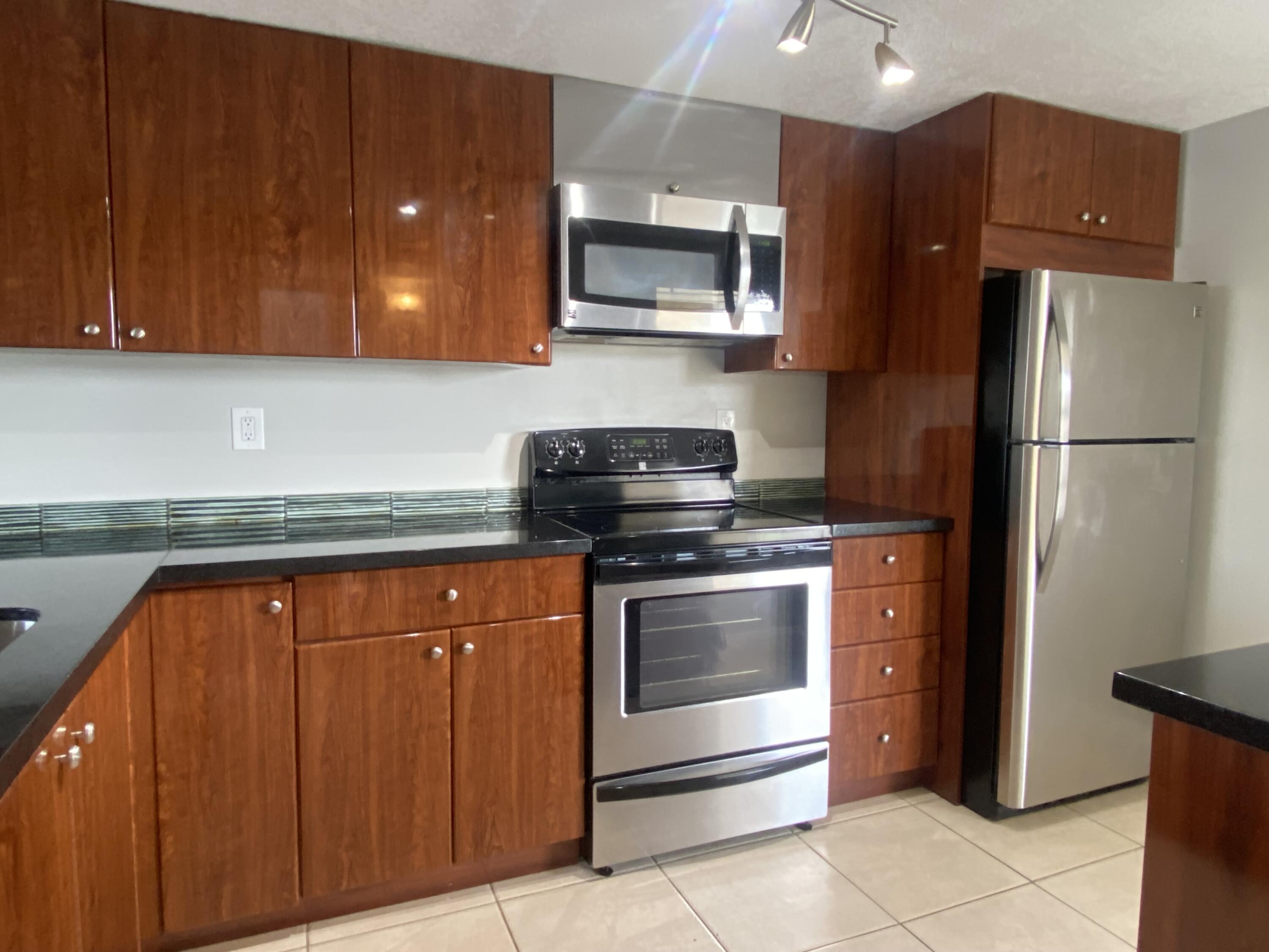 9 Royal Palm Way, Unit 403 Boca Raton, FL 33432 - Photo 5 of 45 IMG_2374