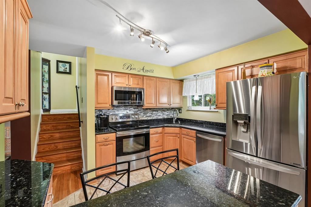 3741 Margate Road Pittsburgh, PA 15221 - Photo 15 of 36
