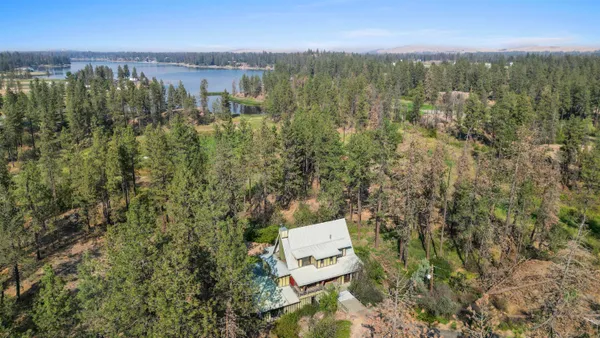 $800,000 | 21110 West Blue Heron Road, Cheney, WA 99004