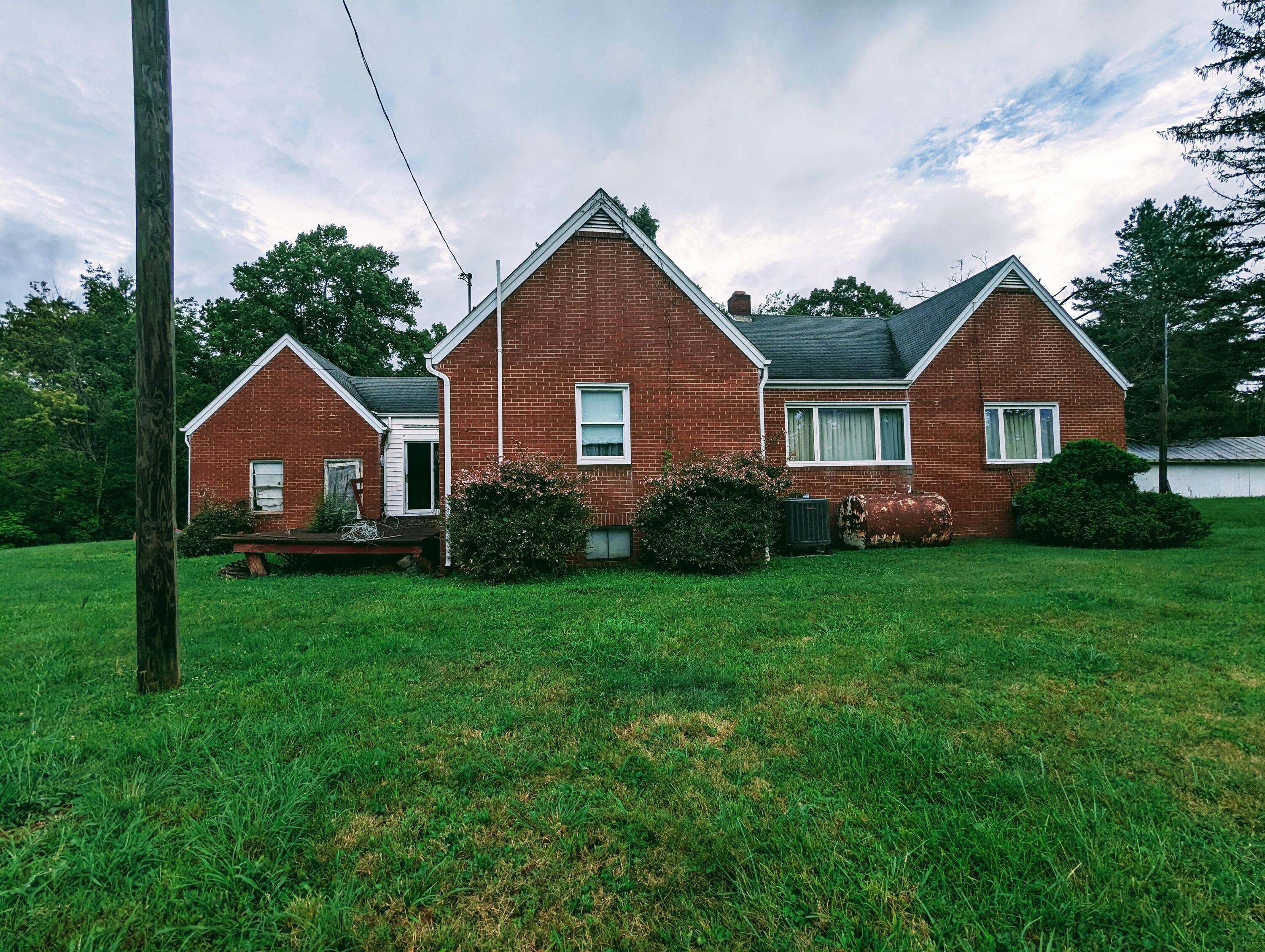 318 Reedy Ridge Clintwood, VA 24228 - Photo 4 of 30 PXL_20230810_145554392