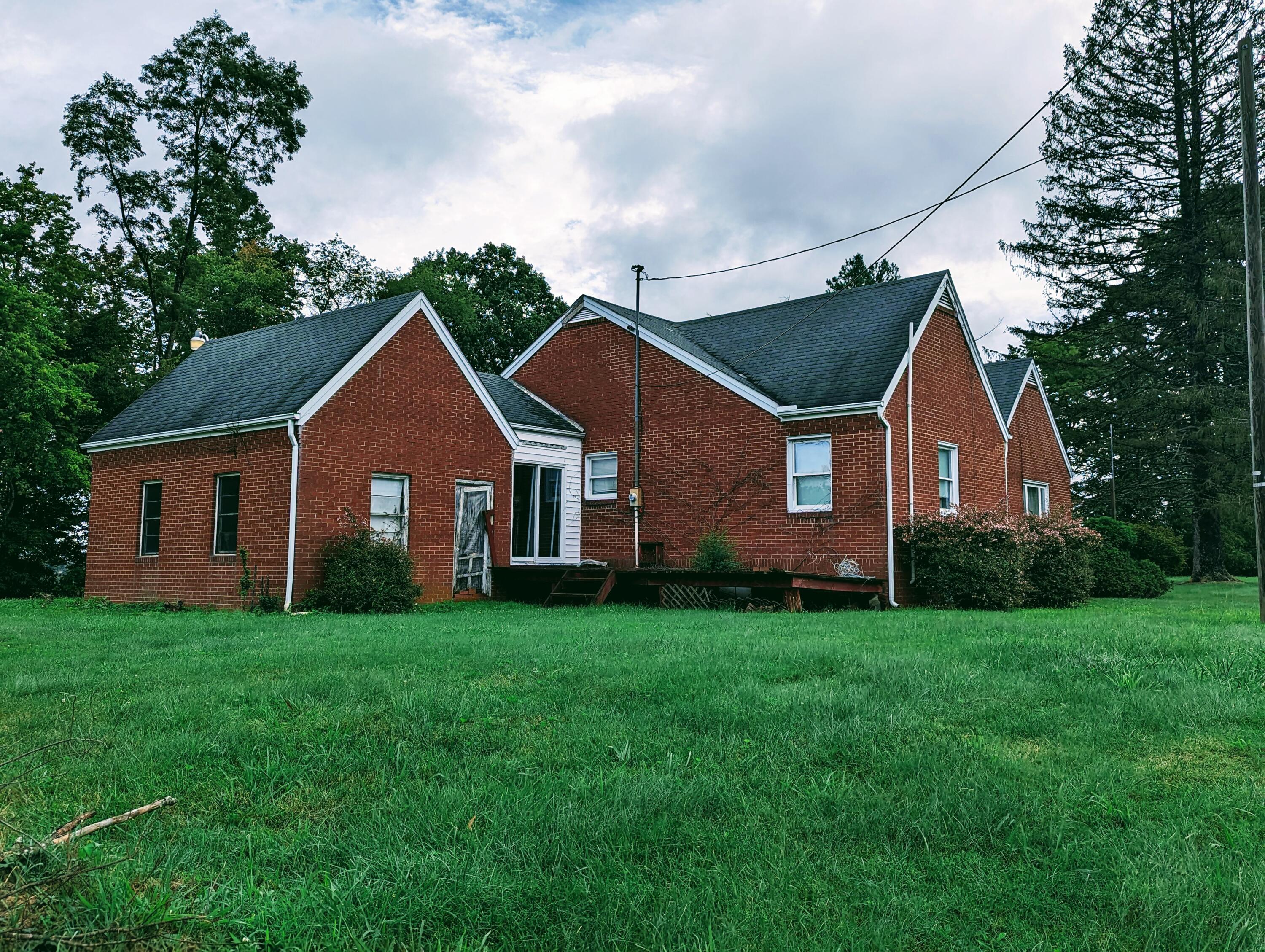 318 Reedy Ridge Clintwood, VA 24228 - Photo 5 of 30 PXL_20230810_145531101