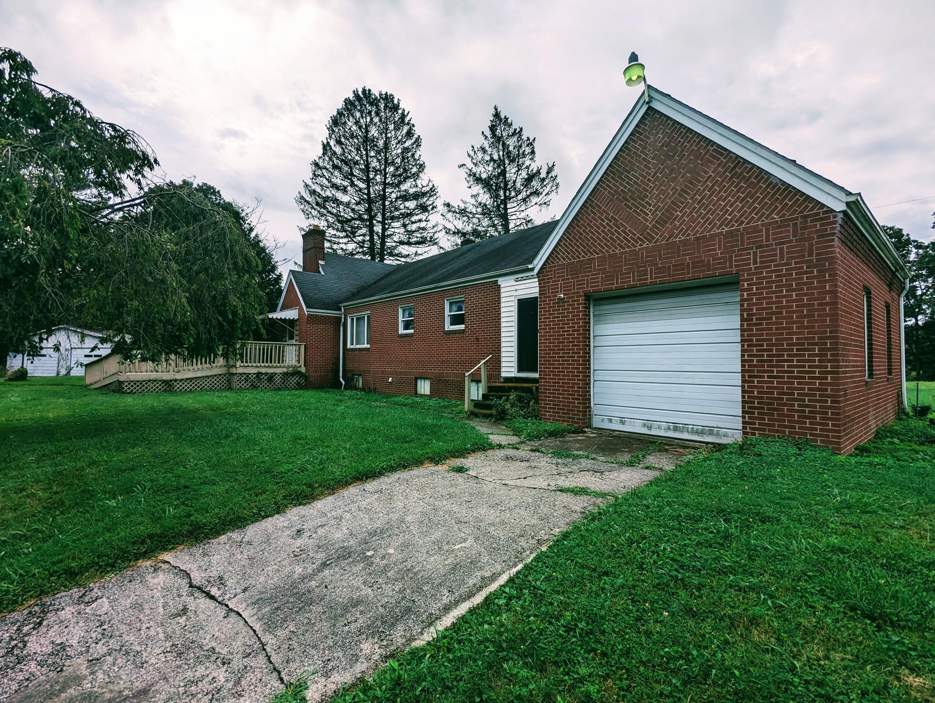 318 Reedy Ridge Clintwood, VA 24228 - Photo 7 of 30 PXL_20230810_145428877