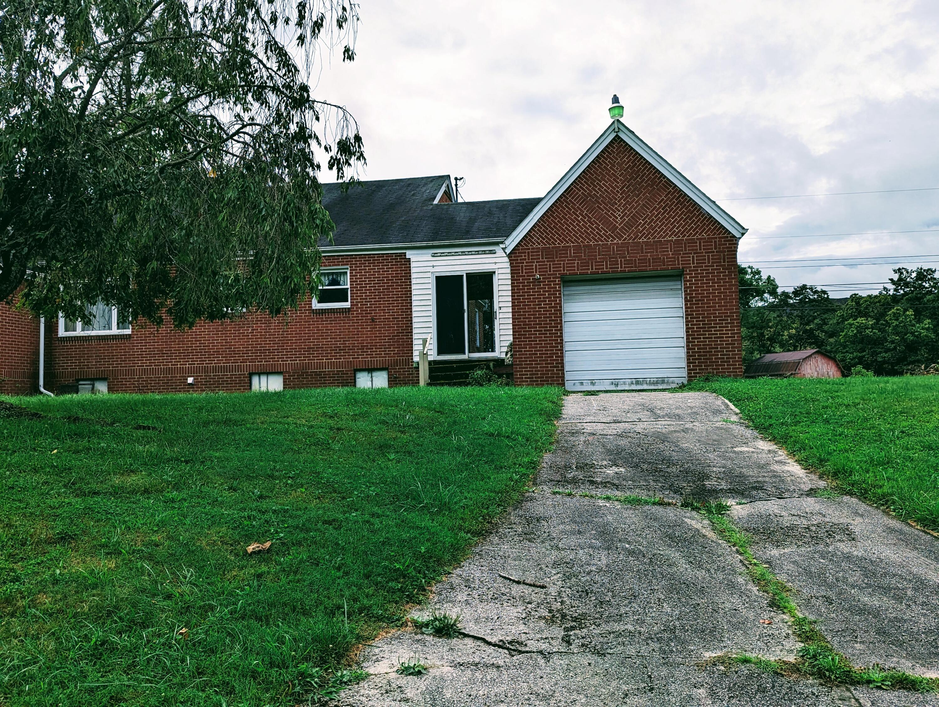 318 Reedy Ridge Clintwood, VA 24228 - Photo 8 of 30 PXL_20230810_145413543