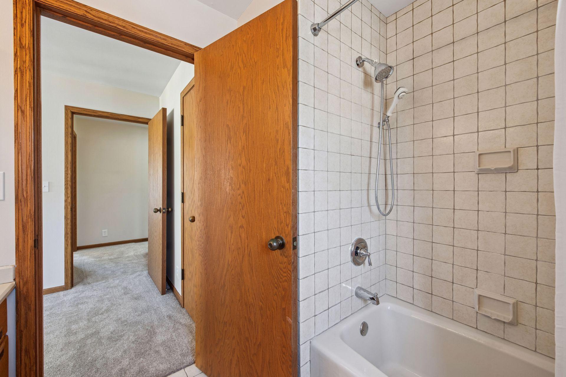 4939 Bayswater Road Minnetonka, MN 55345 - Photo 33 of 41