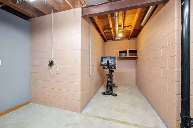 $300,000 | 4939 Bayswater Road, Minnetonka, MN 55345