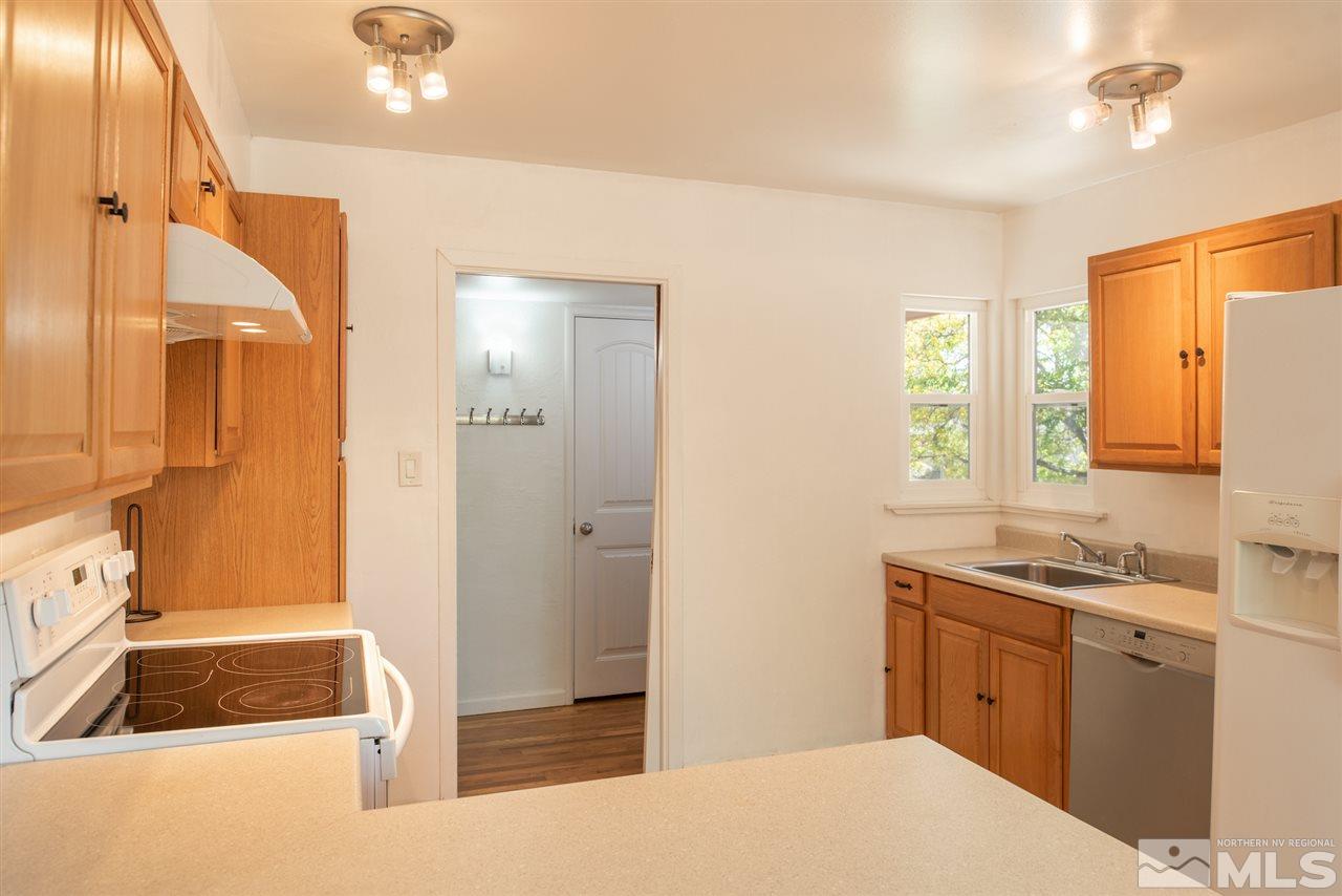 1890 Brisbane Avenue Reno, NV 89503 - Photo 6 of 20 Photo 6