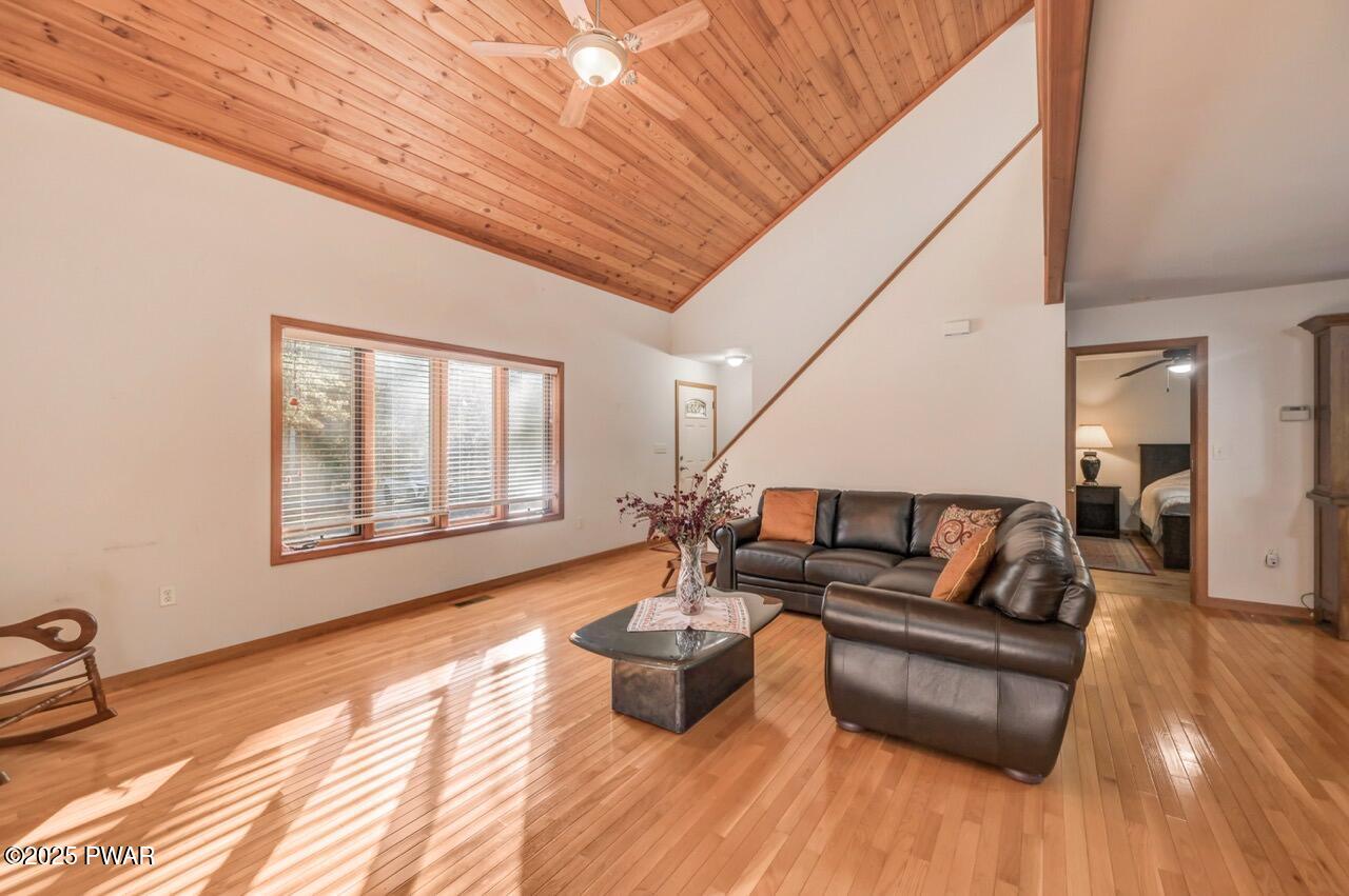 2124 Oaktree Lane Bushkill, PA 18324 - Photo 15 of 53