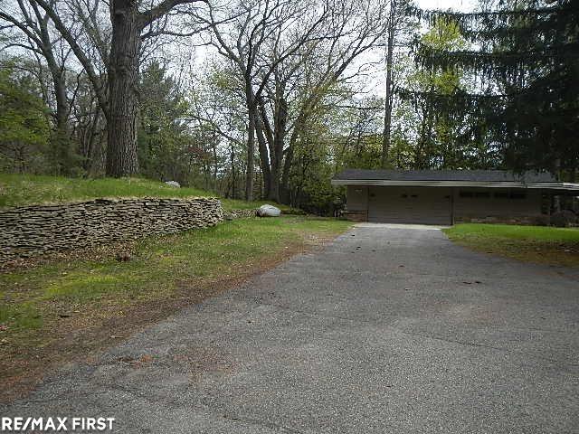 5935 North Livernois Road Rochester, MI 48306 - Photo 2 of 52 31385153-1.JPG