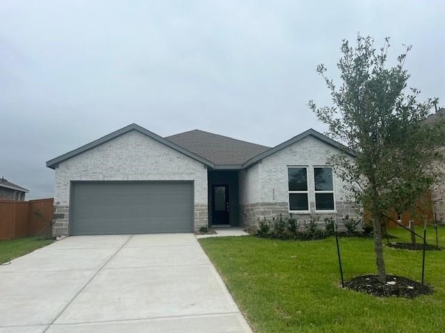 545 Shoreview Drive Conroe, TX 77303 - Photo 2 of 20 a front view of house with a yard and green space