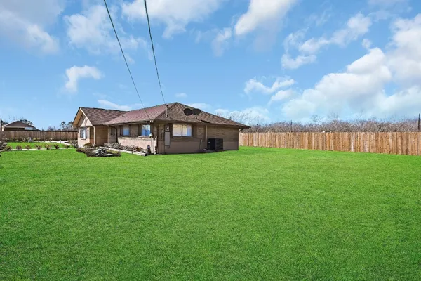 $2,850 | 3722 Rest Home Road, Pearland, TX 77584