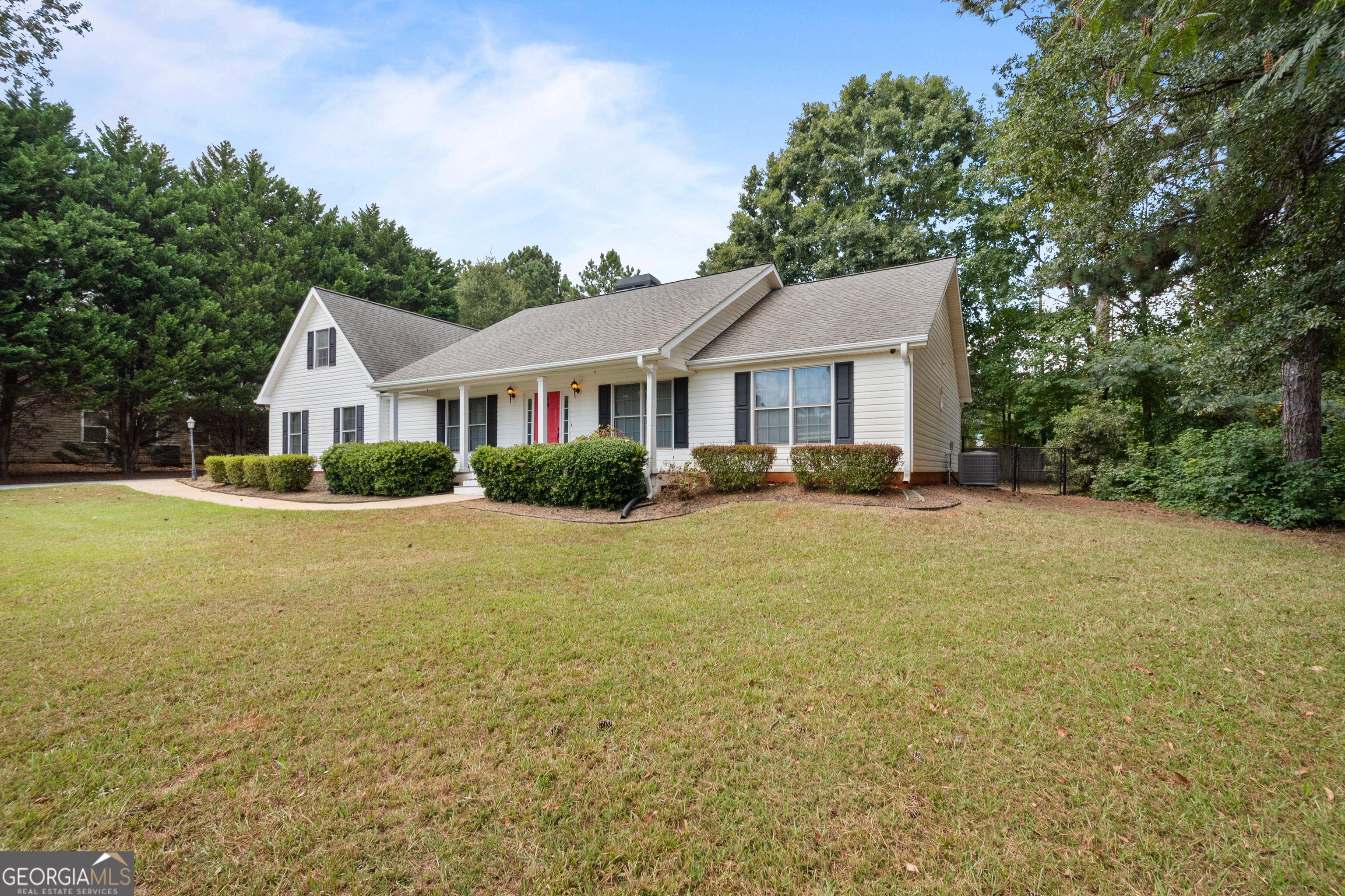 84 Hidden Lakes Court Newnan, GA 30263 - Photo 5 of 35 a view of a house with a outdoor space