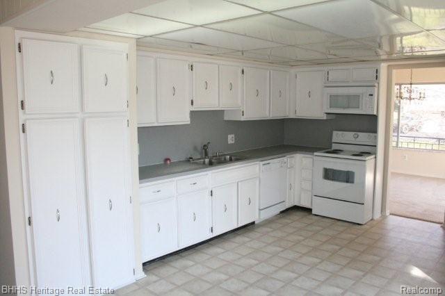 3901 Apple Ridge Brighton, MI 48114 - Photo 8 of 24 Kitchen