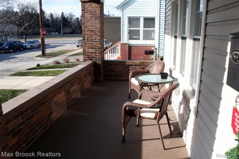 3 Amherst Road Pleasant Ridge, MI 48069 - Photo 2 of 24 Expansive Front Porch