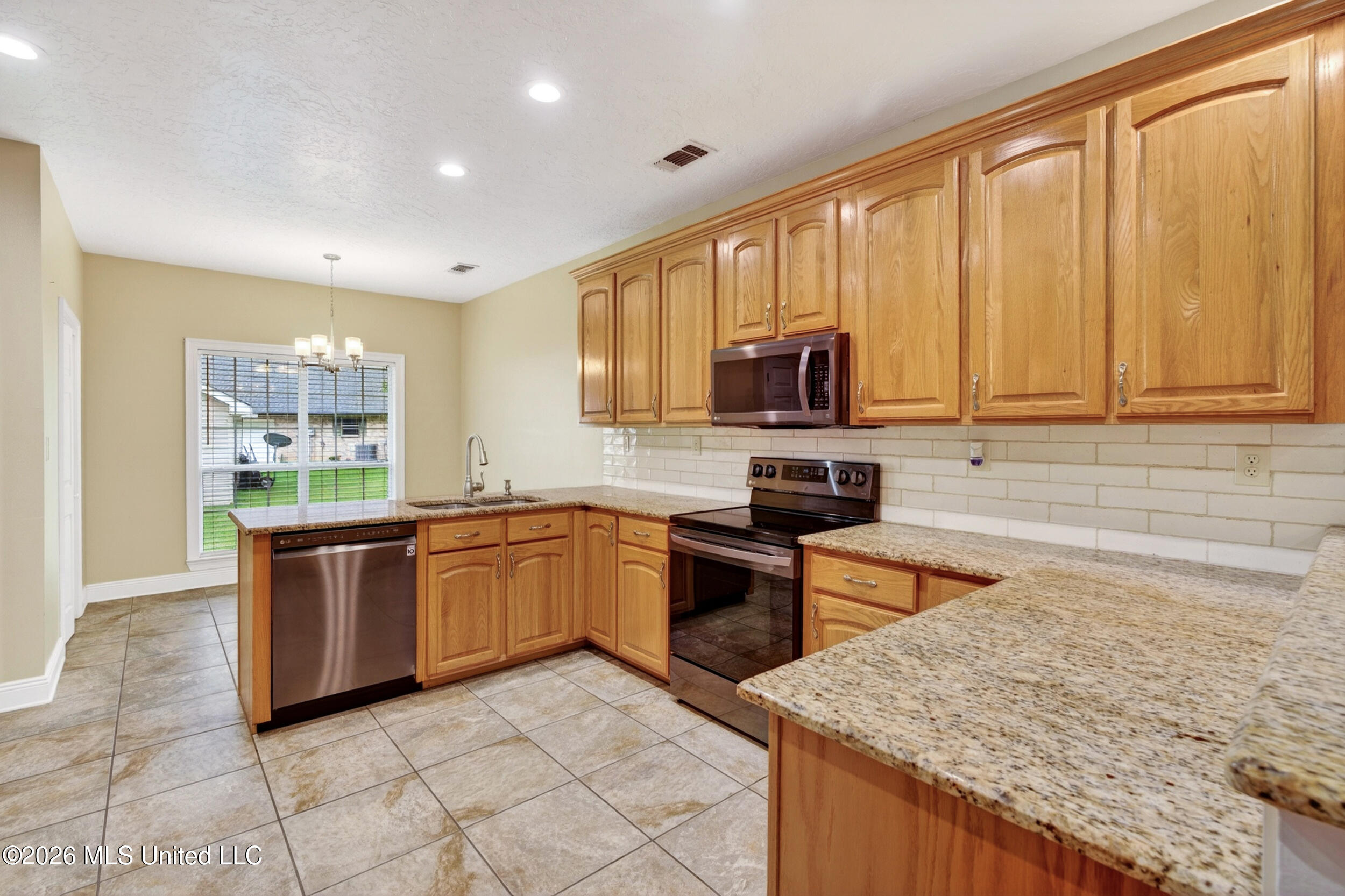 17 JM Carnell Road Poplarville, MS 39470 - Photo 17 of 65 17_17_kitchen