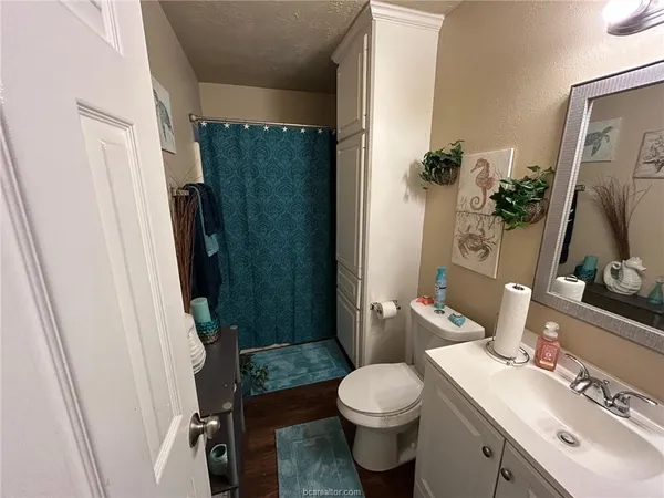 $1,350 | 900 Azalea Court, Unit B, College Station, TX 77840