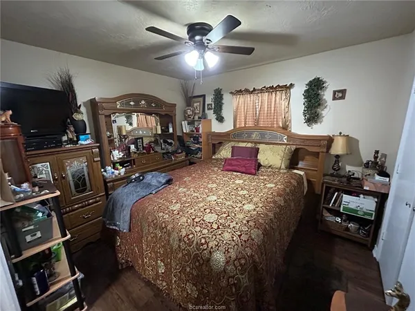 $1,350 | 900 Azalea Court, Unit B, College Station, TX 77840