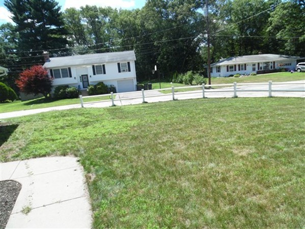356 Theresa Road Bellingham, MA 02019 - Photo 3 of 18 Gallery Image 3