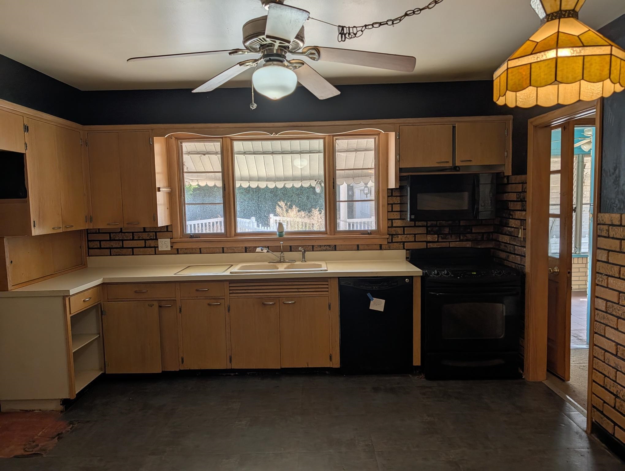 2215 Guilford Road Rockford, IL 61107 - Photo 3 of 24 Gallery Image 3