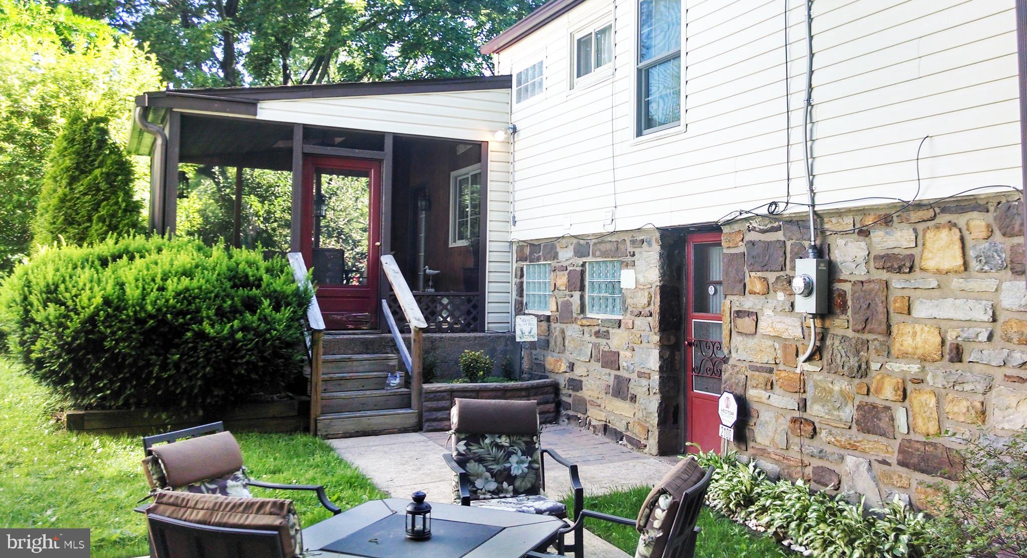 2100 Haverford Road Ardmore, PA 19003 - Photo 30 of 33 SUMMER SIDE YARD