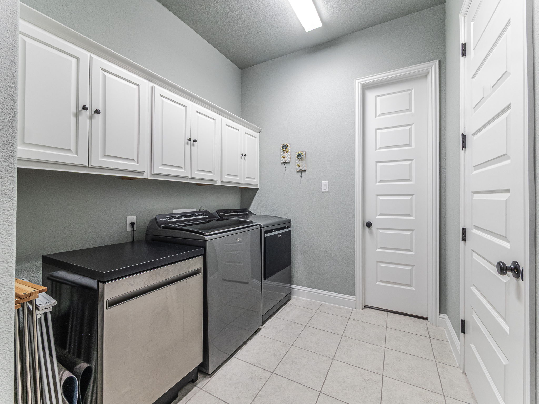 112 Hollytree Court Georgetown, TX 78628 - Photo 31 of 40 a kitchen with cabinets appliances and a window