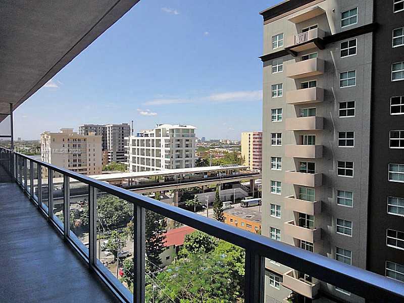 1111 Southwest 1st Avenue, Unit 1123N Miami, FL 33130 - Photo 4 of 16 a city view from a balcony with an outdoor space