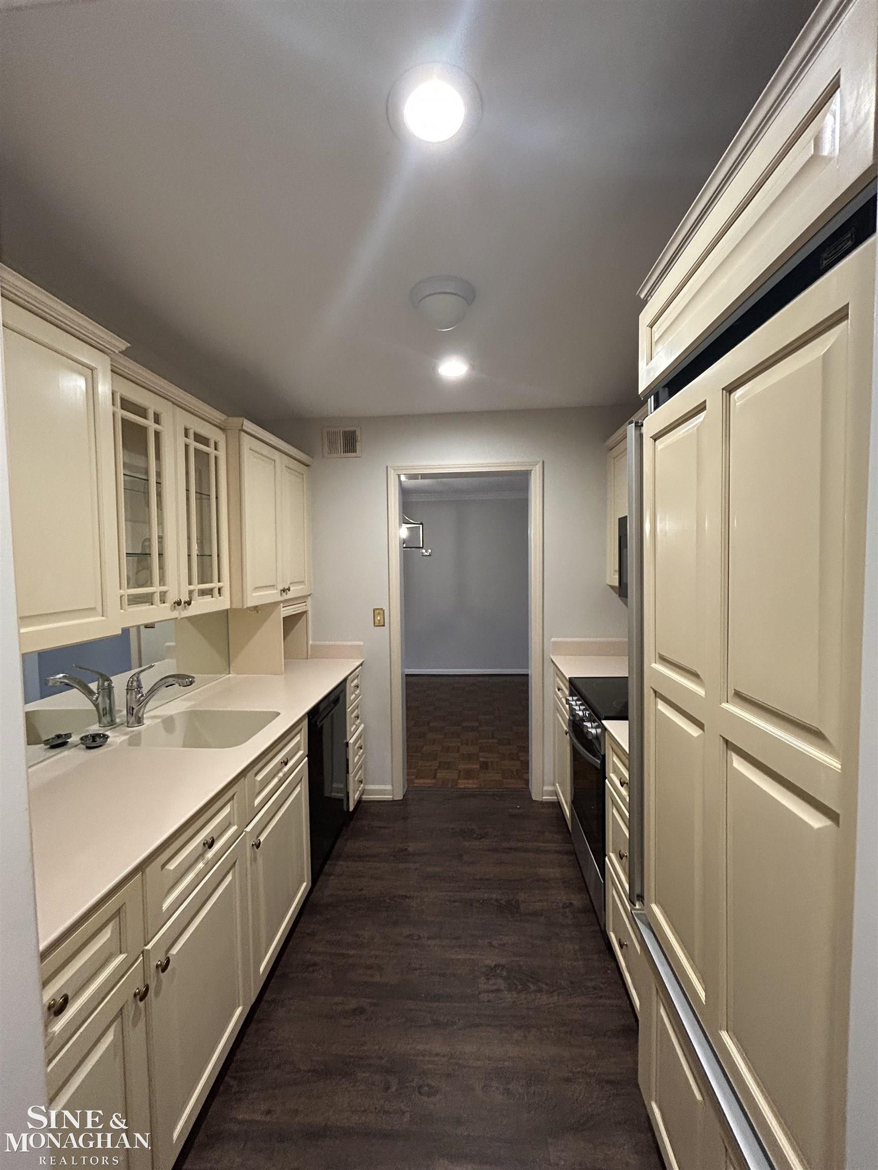 1750 Vernier Road, Unit 22 Grosse Pointe Woods, MI 48236 - Photo 4 of 12