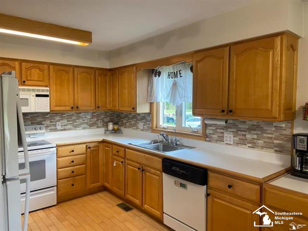 5238 Douglas Road Ida, MI 48140 - Photo 5 of 10