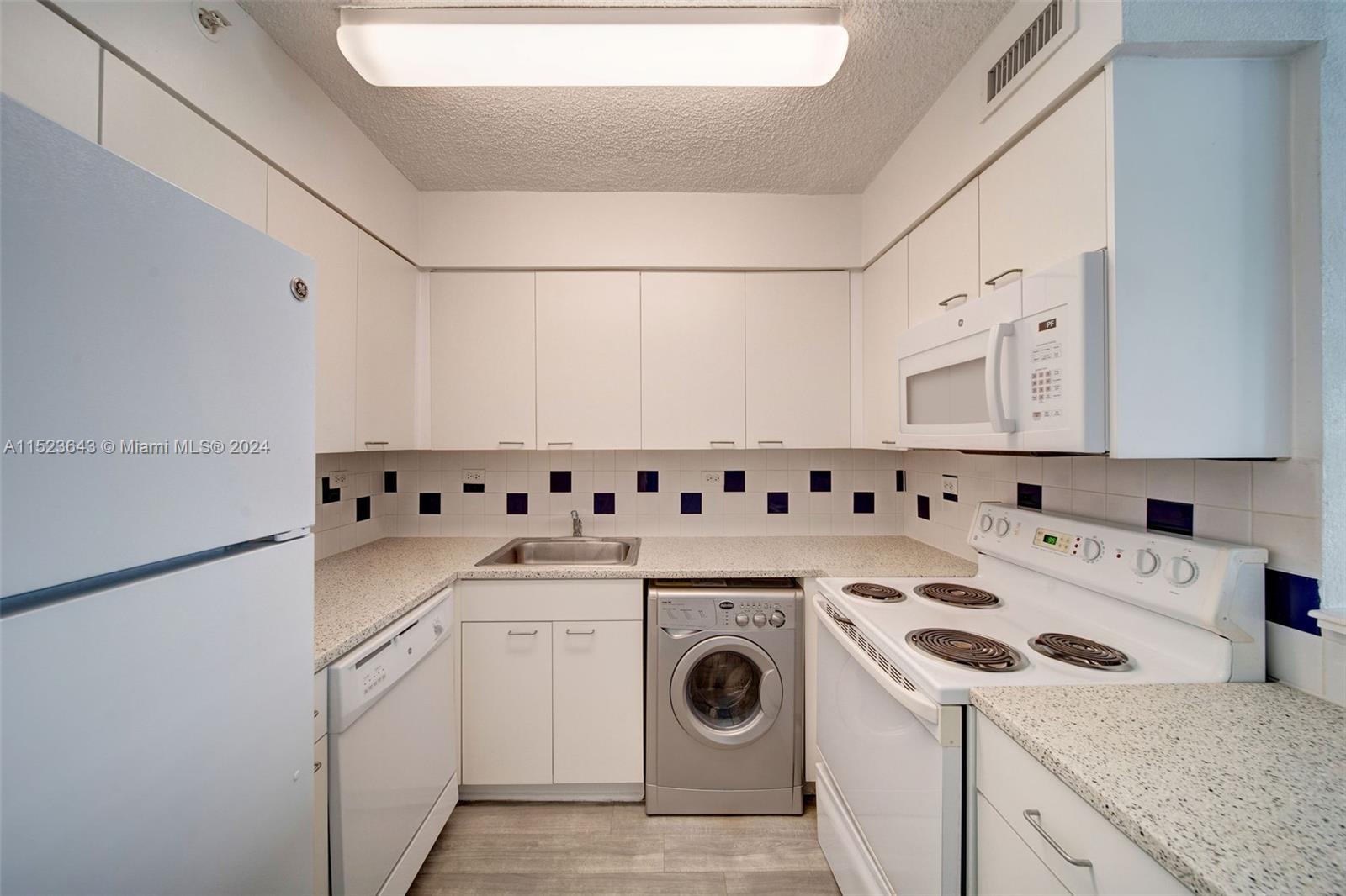 1500 Bay Road, Unit S0354 Miami Beach, FL 33139 - Photo 9 of 78 a utility room with dryer and washer