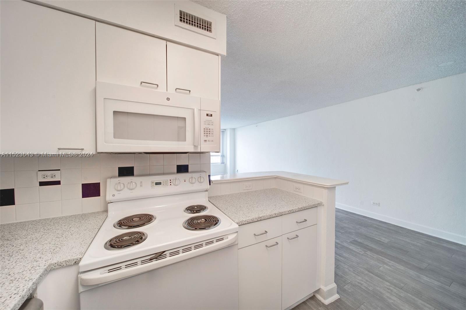 1500 Bay Road, Unit S0354 Miami Beach, FL 33139 - Photo 10 of 78 a utility room with sink washer and dryer