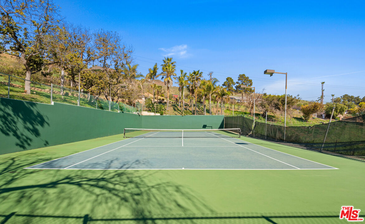 29800 Cuthbert Road Malibu, CA 90265 - Photo 18 of 25