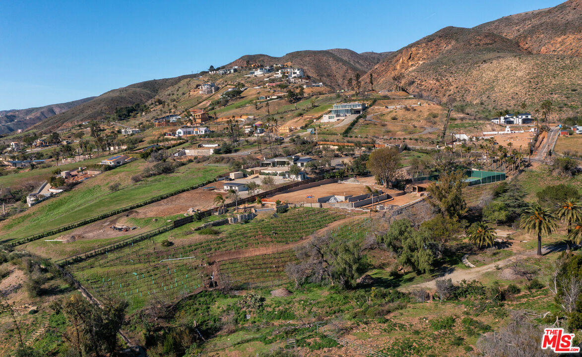 29800 Cuthbert Road Malibu, CA 90265 - Photo 7 of 25