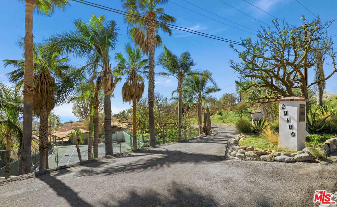 29800 Cuthbert Road Malibu, CA 90265 - Photo 8 of 25