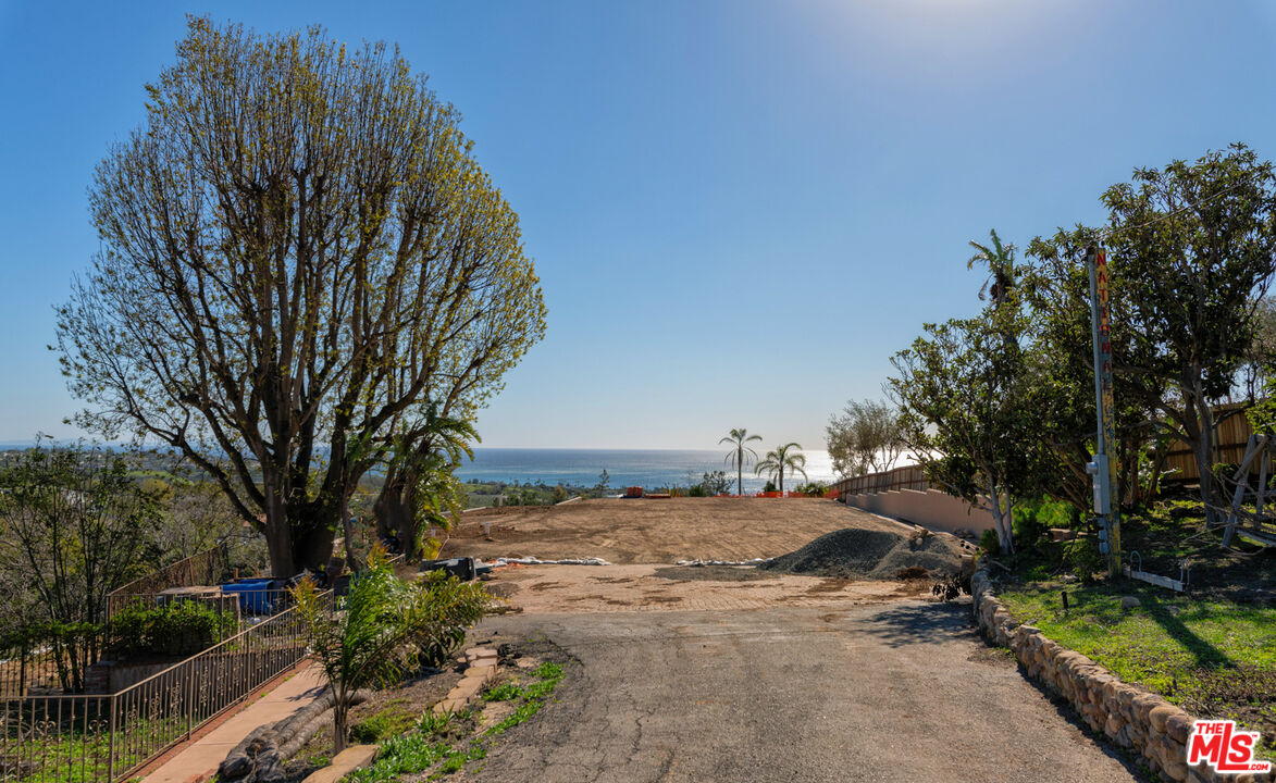 29800 Cuthbert Road Malibu, CA 90265 - Photo 10 of 25