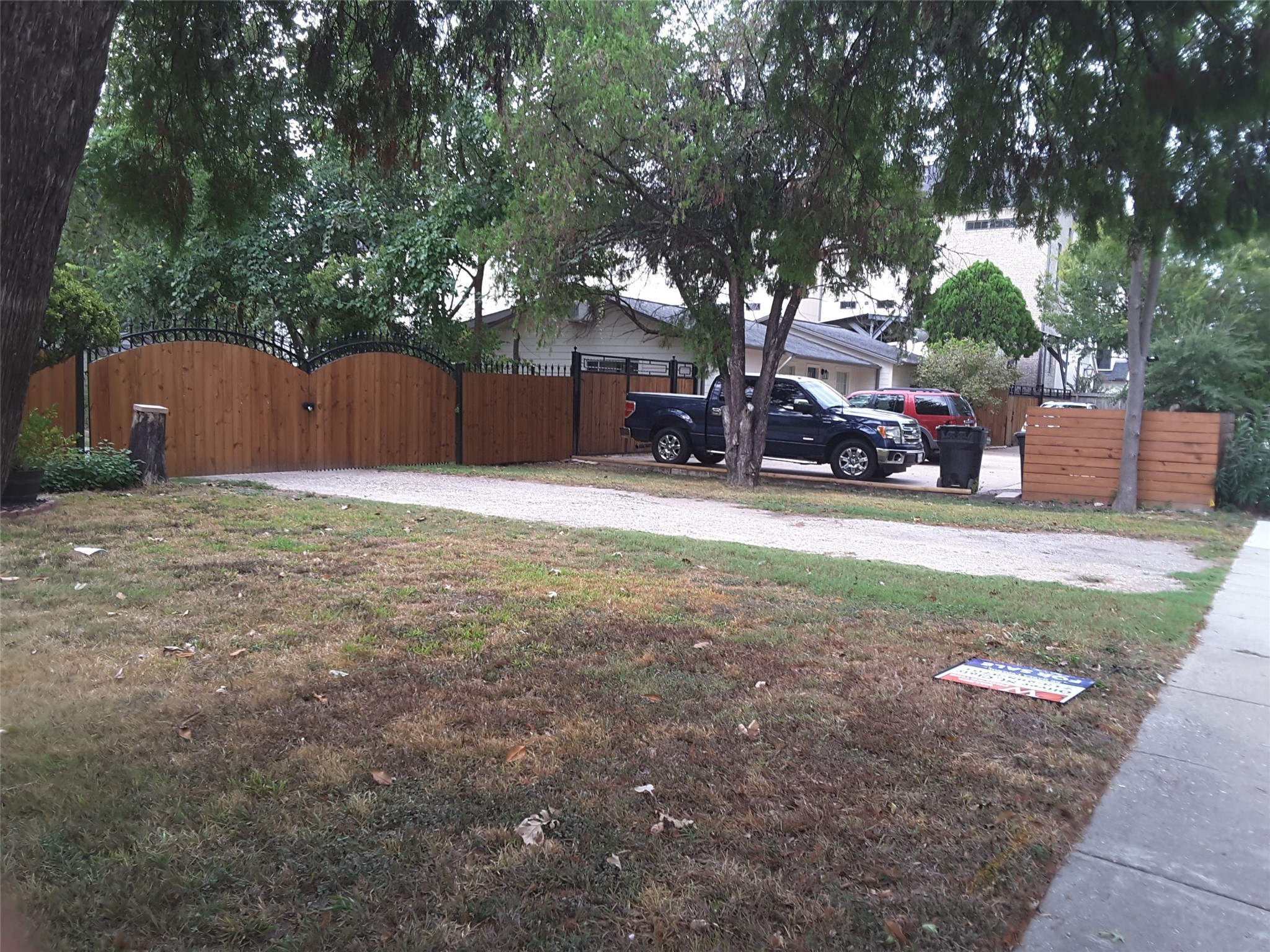 2132 Blalock Road Houston, TX 77080 - Photo 5 of 6 a view of a yard with plants and trees